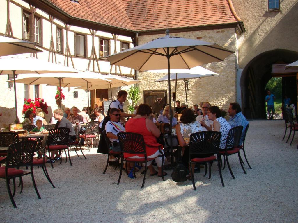 Burg Katzenstein Hotel Exterior foto
